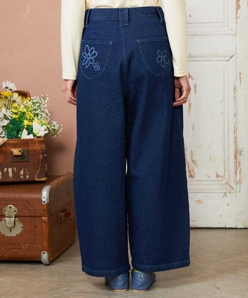 Jocomomola(ホコモモラ)の「デニムカーブシルエットパンツ(その他パンツ・レディース・ネイビー・42/40)」の14枚目の写真