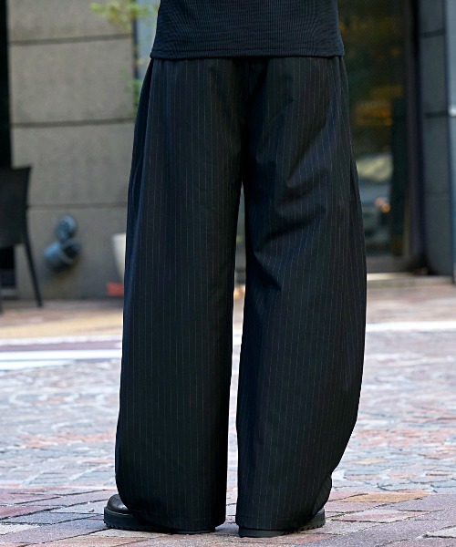 CavariA（キャバリア）の「『CavariA/キャバリア』ワイドストライプ2wayパンツ（その他パンツ・メンズ・ストライプ/ブラック・M/L）」の10枚目の写真