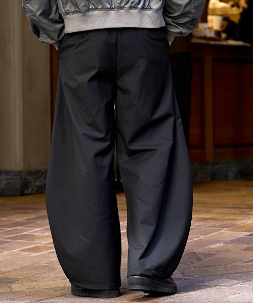 CavariA（キャバリア）の「『CavariA/キャバリア』ワイドストライプ2wayパンツ（その他パンツ・メンズ・ストライプ/ブラック・M/L）」の5枚目の写真