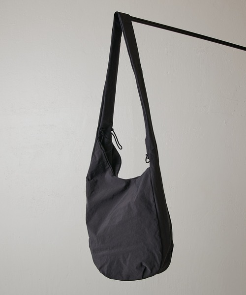 SLOW(スロウ)の「【SLOW】span nylon-shoulder bag-S(ショルダーバッグ・メンズ・グレー/ブラック・FREE)」の2枚目の写真