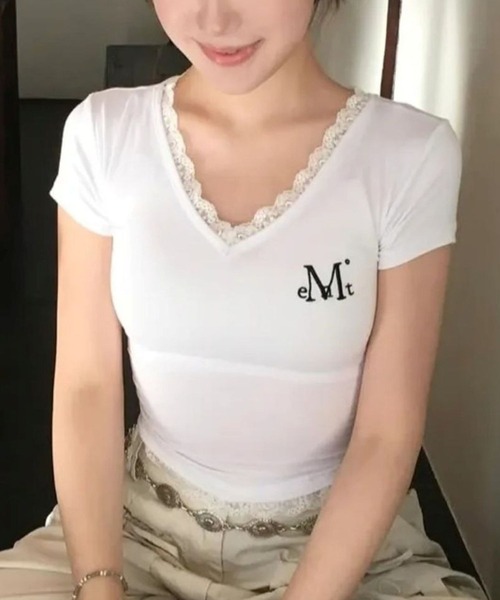 MUCENT(ムセント)の「★K-POPアイドル着用 MUCENT/レースVネックT(Tシャツ/カットソー・レディース・グレー/ブラック/アイボリー・FREE)」の2枚目の写真