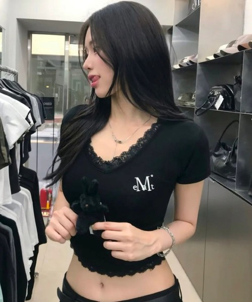 MUCENT(ムセント)の「★K-POPアイドル着用 MUCENT/レースVネックT(Tシャツ/カットソー・レディース・グレー/ブラック/アイボリー・FREE)」の8枚目の写真