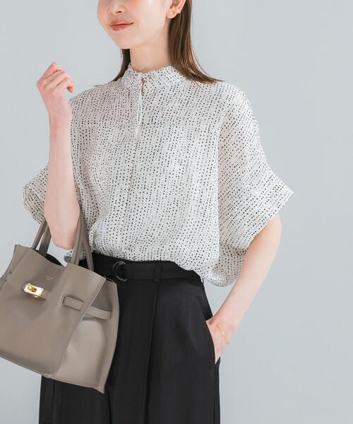 URBAN RESEARCH ROSSO WOMEN(アーバンリサーチ ロッソ)の「『WEB/一部店舗限定』ウォッシャブルドットフリルネックブラウス(シャツ/ブラウス・レディース・カーキ/ブラック/オフホワイト・FREE)」の8枚目の写真
