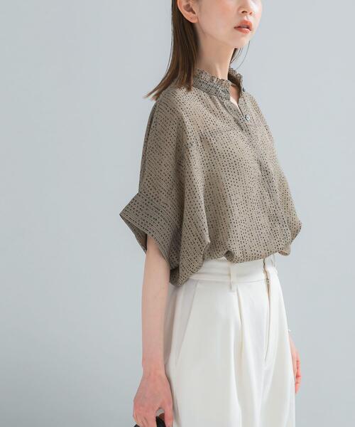 URBAN RESEARCH ROSSO WOMEN(アーバンリサーチ ロッソ)の「『WEB/一部店舗限定』ウォッシャブルドットフリルネックブラウス(シャツ/ブラウス・レディース・カーキ/ブラック/オフホワイト・FREE)」の14枚目の写真