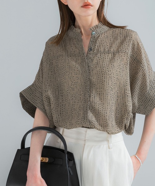 URBAN RESEARCH ROSSO WOMEN（アーバンリサーチ　ロッソ）の「ウォッシャブルドットフリルネックブラウス（シャツ/ブラウス・レディース・カーキ/ブラック/オフホワイト・FREE）」の3枚目の写真