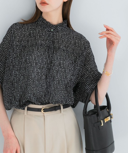 URBAN RESEARCH ROSSO WOMEN（アーバンリサーチ　ロッソ）の「ウォッシャブルドットフリルネックブラウス（シャツ/ブラウス・レディース・カーキ/ブラック/オフホワイト・FREE）」の2枚目の写真
