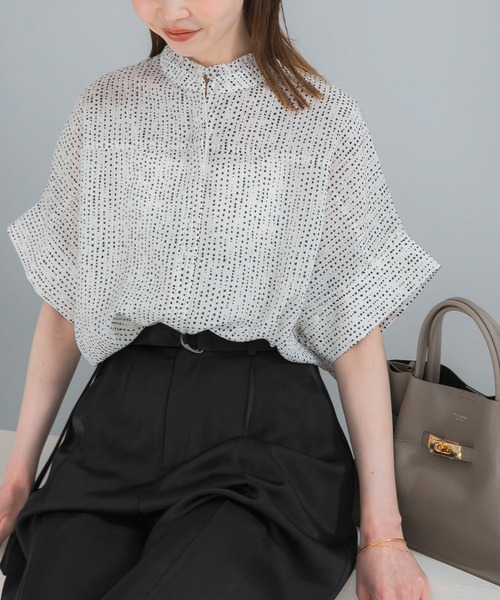 URBAN RESEARCH ROSSO WOMEN（アーバンリサーチ　ロッソ）の「ウォッシャブルドットフリルネックブラウス（シャツ/ブラウス・レディース・カーキ/ブラック/オフホワイト・FREE）」の7枚目の写真