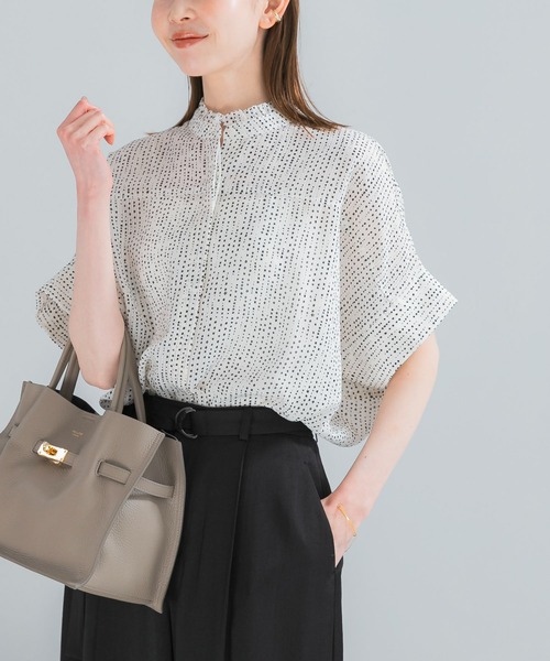 URBAN RESEARCH ROSSO WOMEN（アーバンリサーチ　ロッソ）の「ウォッシャブルドットフリルネックブラウス（シャツ/ブラウス・レディース・カーキ/ブラック/オフホワイト・FREE）」の8枚目の写真