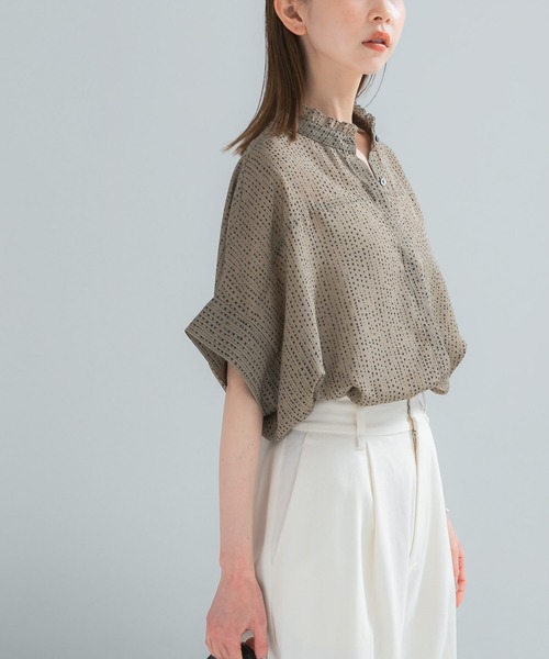 URBAN RESEARCH ROSSO WOMEN（アーバンリサーチ　ロッソ）の「ウォッシャブルドットフリルネックブラウス（シャツ/ブラウス・レディース・カーキ/ブラック/オフホワイト・FREE）」の12枚目の写真
