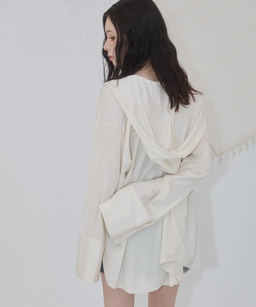 ENVYM（アンビー）の「ビックカフス フーディ シアー シャツ（シャツ/ブラウス・レディース・ベージュ/ホワイト/ブルー・FREE）」の2枚目の写真