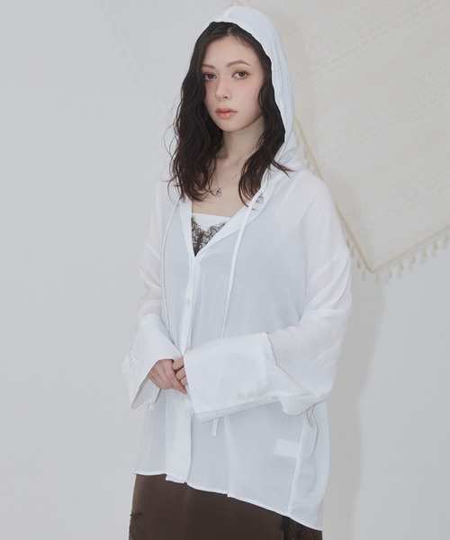 ENVYM（アンビー）の「ビックカフス フーディ シアー シャツ（シャツ/ブラウス・レディース・ベージュ/ホワイト/ブルー・FREE）」の11枚目の写真