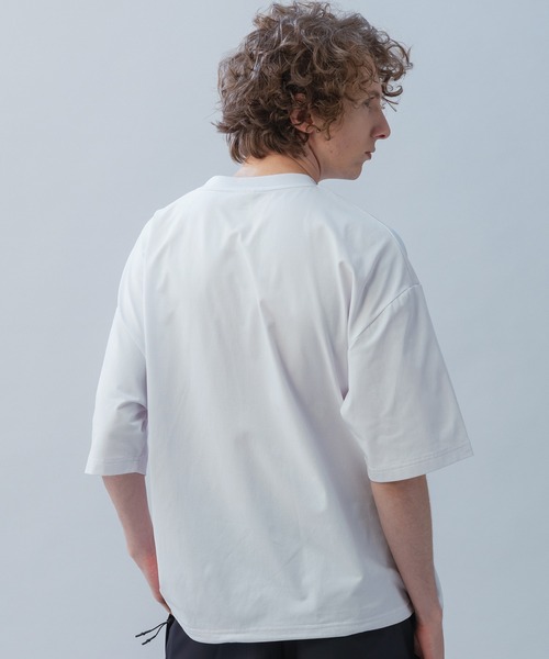 +phenix(プラスフェニックス)の「+phenix(プラスフェニックス) DRAWSTRING SHORT SLEEVE TEE / ドローストリング ショートスリーブ Tシャツ(Tシャツ/カットソー・メンズ・ブラック/ホワイト・XL/L/M)」の4枚目の写真