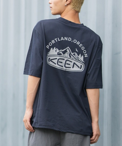KEEN(キーン)の「【ムラサキスポーツ限定】KEEN/キーン 半袖 Tシャツ ロゴ バックプリント 裾ドローコード(Tシャツ/カットソー・メンズ・ブラック/グレー・S/M/L/XL)」の2枚目の写真