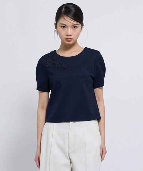 TOCCA(トッカ)の「LITTLE BOUQUET Tシャツ(Tシャツ/カットソー・レディース・ホワイト系/ライトグリーン系/ネイビー系・SMALL/MEDIUM)」の3枚目の写真