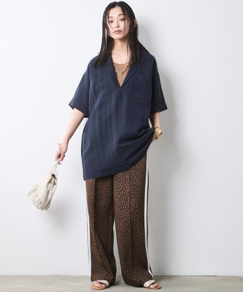 CHIC STYLE（シックスタイル）の「テーラードチュニックブラウス＜大きいサイズ有＞シックスタイル（シャツ/ブラウス・レディース・ネイビー/オフホワイト・3L/LL/L/M/5L/4L）」の3枚目の写真