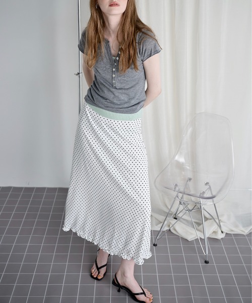 LOSCa(ロスカ)の「リブニットタンク(タンクトップ・レディース・ホワイト×ブラック/レッド/セージグリーン/チャコールグレー・FREE)」の18枚目の写真