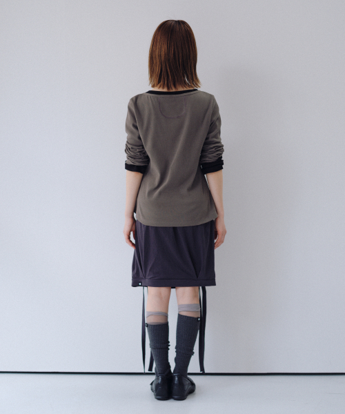 OHESHIO(オヘシオ)の「HENLEY NECK BUTTON LONG SLEEVE, KHAKI(Tシャツ/カットソー・レディース・その他・FREE)」の5枚目の写真