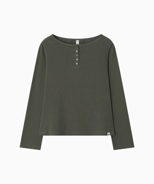 OHESHIO(オヘシオ)の「HENLEY NECK BUTTON LONG SLEEVE, KHAKI(Tシャツ/カットソー・レディース・その他・FREE)」の7枚目の写真