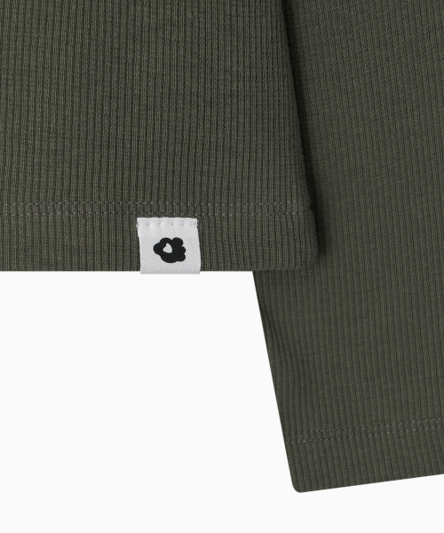 OHESHIO(オヘシオ)の「HENLEY NECK BUTTON LONG SLEEVE, KHAKI(Tシャツ/カットソー・レディース・その他・FREE)」の2枚目の写真