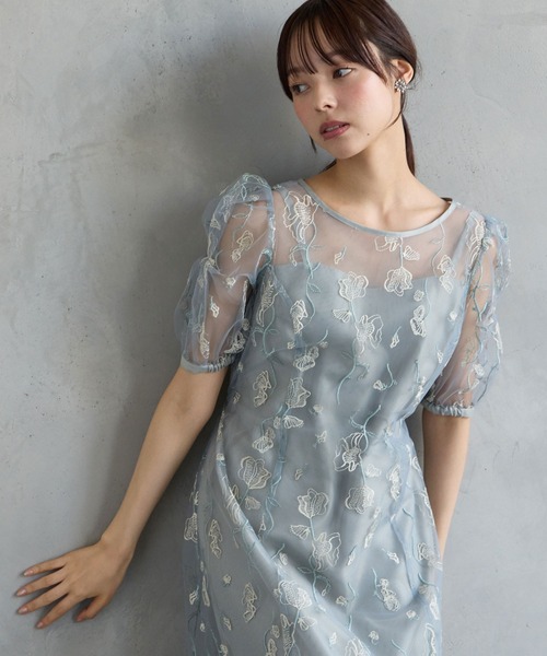 AIMER(エメ)の「配色フラワー刺繍チュールAラインパーティードレス 結婚式 お呼ばれ ドレス 20代 30代(ドレス・レディース・ブラック/ピンクベージュ/スモーキーグリーン系・MEDIUM)」の3枚目の写真