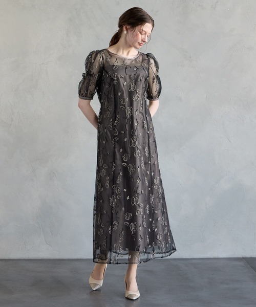 AIMER(エメ)の「配色フラワー刺繍チュールAラインパーティードレス 結婚式 お呼ばれ ドレス 20代 30代(ドレス・レディース・ブラック/ピンクベージュ/スモーキーグリーン系・MEDIUM)」の4枚目の写真