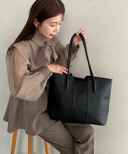 MYMOOD.(マイムード)の「【A4収納可】通勤にぴったり PUクラシックトートバッグ(トートバッグ・レディース・ベージュ/ブラック/アイボリー・FREE)」の10枚目の写真