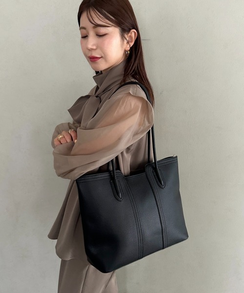 MYMOOD.(マイムード)の「【A4収納可】通勤にぴったり PUクラシックトートバッグ(トートバッグ・レディース・ベージュ/ブラック/アイボリー・FREE)」の16枚目の写真