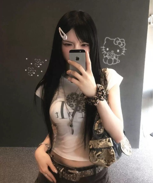 ViViDAY(ビビデー)の「レオパートハート柄&英字ロゴ ショートtシャツ(Tシャツ/カットソー・レディース・ホワイト・M)」の2枚目の写真