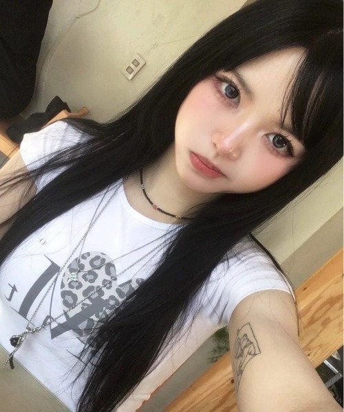 ViViDAY(ビビデー)の「レオパートハート柄&英字ロゴ ショートtシャツ(Tシャツ/カットソー・レディース・ホワイト・M)」の3枚目の写真