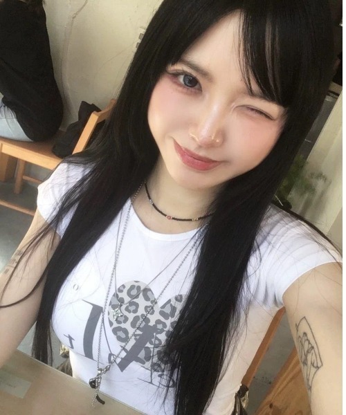 ViViDAY(ビビデー)の「レオパートハート柄&英字ロゴ ショートtシャツ(Tシャツ/カットソー・レディース・ホワイト・M)」の4枚目の写真