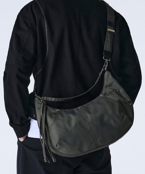 MAISON MINED(メゾンミネド)の「TWO TONE SADDLEBAG GREY(メッセンジャーバッグ・レディース・その他・FREE)」の1枚目の写真