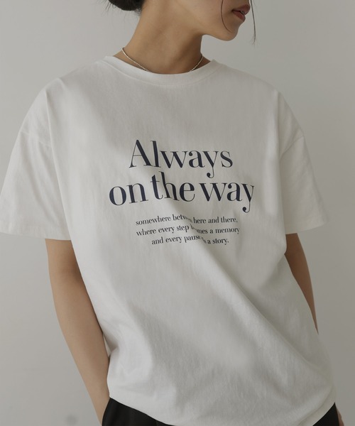 hellam(へラム)の「フロントロゴプリントTシャツ(Tシャツ/カットソー・レディース・ブラック/ホワイト/チャコール・FREE)」の1枚目の写真