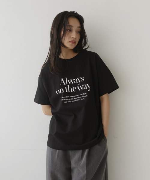 hellam(へラム)の「フロントロゴプリントTシャツ(Tシャツ/カットソー・レディース・ブラック/ホワイト/チャコール・FREE)」の4枚目の写真