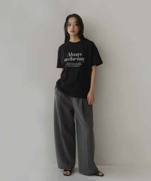hellam(へラム)の「フロントロゴプリントTシャツ(Tシャツ/カットソー・レディース・ブラック/ホワイト/チャコール・FREE)」の5枚目の写真
