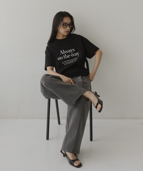 hellam(へラム)の「フロントロゴプリントTシャツ(Tシャツ/カットソー・レディース・ブラック/ホワイト/チャコール・FREE)」の6枚目の写真