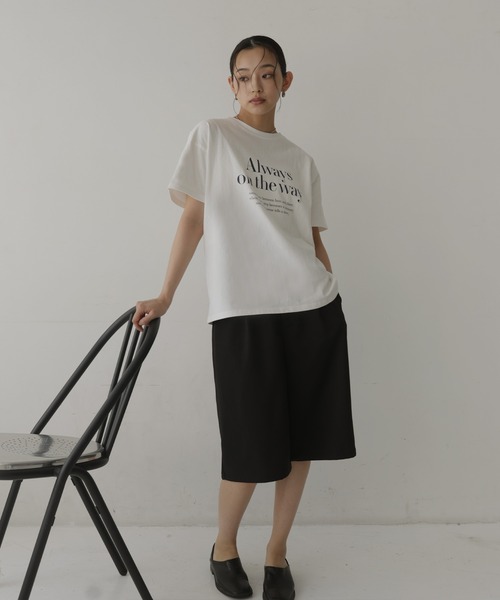 hellam(へラム)の「フロントロゴプリントTシャツ(Tシャツ/カットソー・レディース・ブラック/ホワイト/チャコール・FREE)」の22枚目の写真