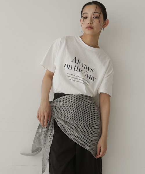 hellam(へラム)の「フロントロゴプリントTシャツ(Tシャツ/カットソー・レディース・ブラック/ホワイト/チャコール・FREE)」の14枚目の写真