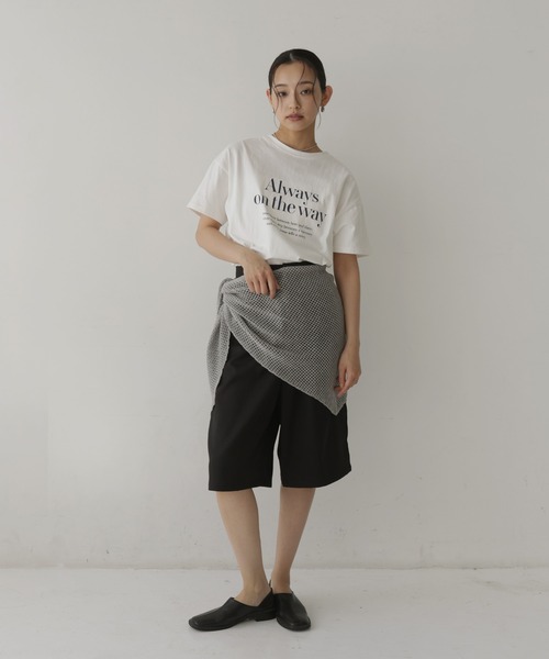 hellam(へラム)の「フロントロゴプリントTシャツ(Tシャツ/カットソー・レディース・ブラック/ホワイト/チャコール・FREE)」の16枚目の写真