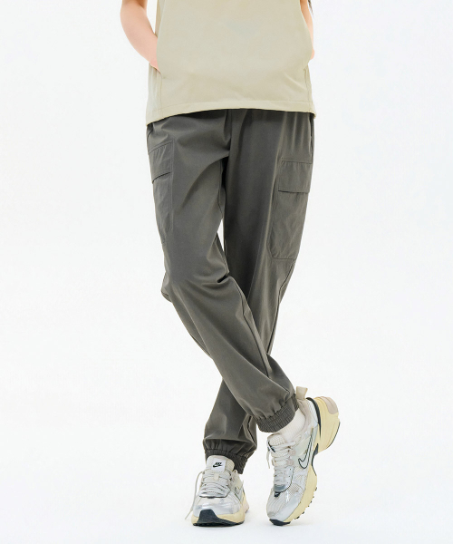 CHASECULT(チェイスカルト)の「共用クールストレッチジョガーパンツ-FBRU2225C0V(スウェットパンツ・メンズ・カーキ・67/70/76/82/86)」の4枚目の写真