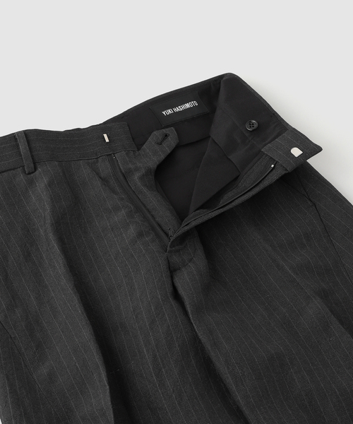 YUKI HASHIMOTO（ユウキハシモト）の「YUKI HASHIMOTO / ユウキハシモト TWISTED TROUSERS（スラックス・メンズ・グレー/チャコールグレー・46/44）」の4枚目の写真
