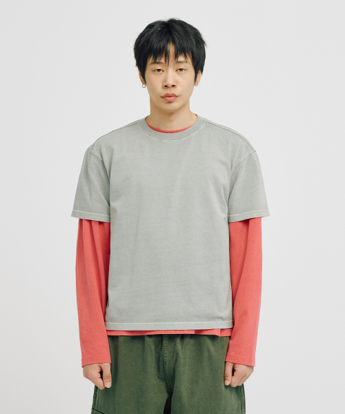 TAKEASY(テイクイージー)の「ピグメントレイヤードクロップTシャツ(グレー+インディピンク)(Tシャツ/カットソー・メンズ・その他・SMALL/MEDIUM/LARGE)」の2枚目の写真