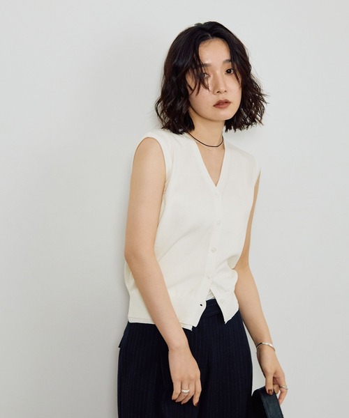 STELLA FISH（ステラフィッシュ）の「【新色追加】抜け感きれい見え。前ボタンVネックニットベスト / サマーニット（ベスト・レディース・ブラック/ピンク/グレー/ブラウン/アイボリー・FREE）」の4枚目の写真