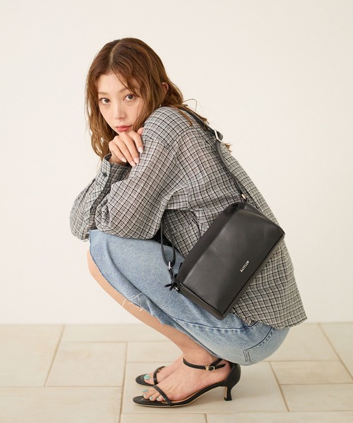 BAYFLOW（ベイフロー）の「[軽量♪500miペットボトル収納可]コンビボックスショルダー（ショルダーバッグ・レディース・アイボリー/ブラック・FREE）」の7枚目の写真