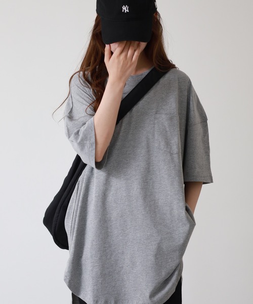 atONE（アットワン）の「ミニポケット付きオーバーサイズ無地Tシャツ 半袖（Tシャツ/カットソー・レディース・杢グレー/オフホワイト/ブラック・M）」の16枚目の写真