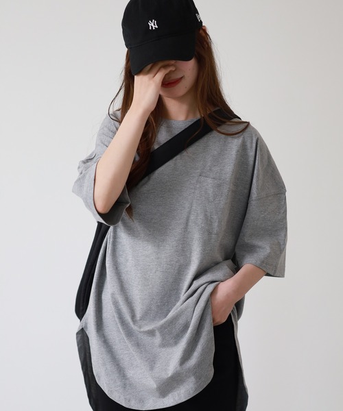 atONE（アットワン）の「ミニポケット付きオーバーサイズ無地Tシャツ 半袖（Tシャツ/カットソー・レディース・杢グレー/オフホワイト/ブラック・M）」の14枚目の写真