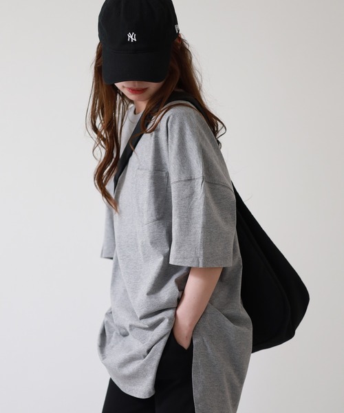 atONE（アットワン）の「ミニポケット付きオーバーサイズ無地Tシャツ 半袖（Tシャツ/カットソー・レディース・杢グレー/オフホワイト/ブラック・M）」の13枚目の写真