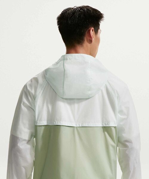 NIKE(ナイキ)の「ナイキ ウィンドランナー メンズ アンラインド フルジップ UV ジャケット / Nike Windrunner Men's Unlined Full-Zip UV Jacket IO9628-394 Barely Green(ナイロンジャケット・メンズ・ライトグリーン・XL/S/M/L/2XL)」の4枚目の写真