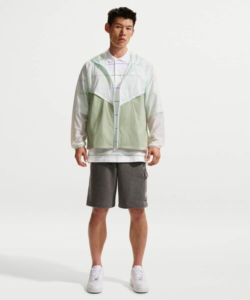 NIKE(ナイキ)の「ナイキ ウィンドランナー メンズ アンラインド フルジップ UV ジャケット / Nike Windrunner Men's Unlined Full-Zip UV Jacket IO9628-394 Barely Green(ナイロンジャケット・メンズ・ライトグリーン・XL/S/M/L/2XL)」の3枚目の写真