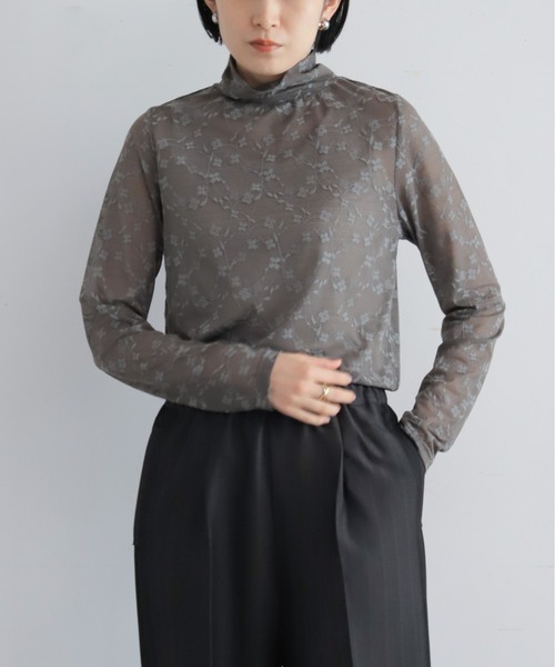 NOMBRE IMPAIR（ノンブルアンペール）の「【予約】ストレッチレース　タートルプルオーバー（Tシャツ/カットソー・レディース・グレー/ホワイト・FREE）」の2枚目の写真