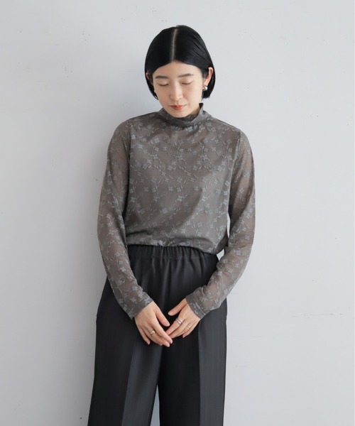 NOMBRE IMPAIR（ノンブルアンペール）の「【予約】ストレッチレース　タートルプルオーバー（Tシャツ/カットソー・レディース・グレー/ホワイト・FREE）」の3枚目の写真